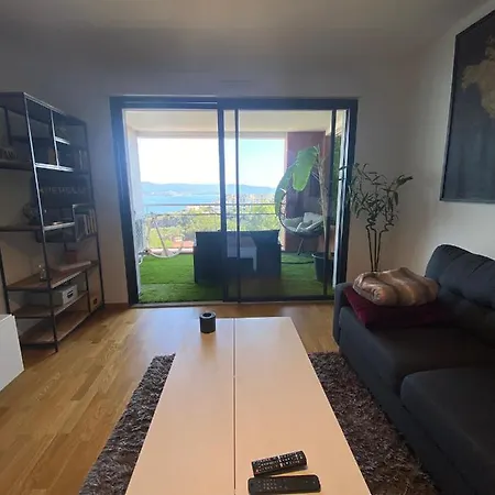 Superbe Avec Vue Panoramique, A Proximite Et Aeroport