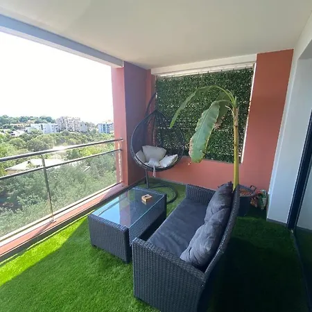 Superbe Avec Vue Panoramique, A Proximite Et Aeroport *
